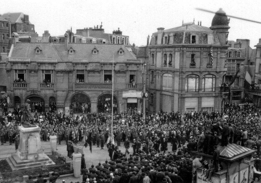 British Normandy Veterans in Arromanches-les-Bains
